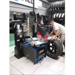 Máy ra vào lốp chuyên làm lốp béo, lốp độ thể thao, lốp mâm lớn