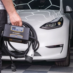 Sạc ô tô điện cầm tay dùng hai loại điện áp GYSP SUPER PRO SMART  EV CHARGE