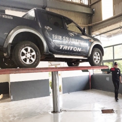 Cầu nâng rửa xe oto Ấn Độ